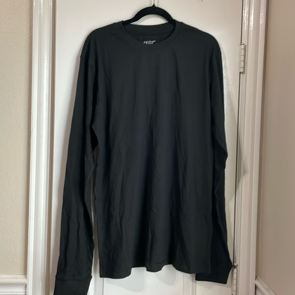 Man’s UFC 2X black and color long sleeve